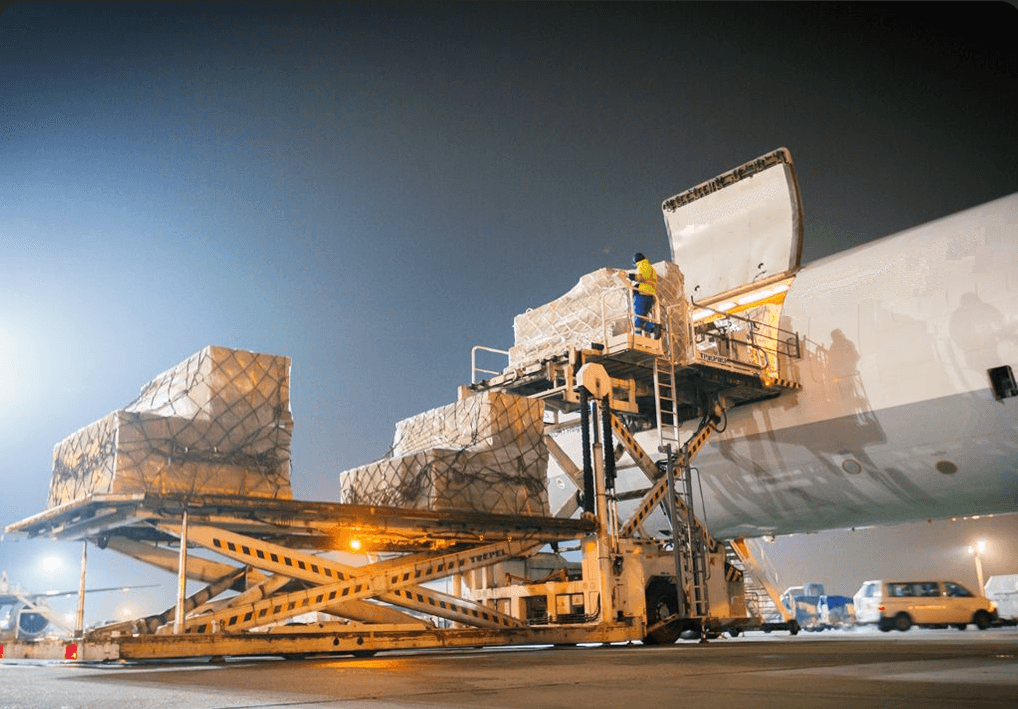 Cargo aircraft loading
